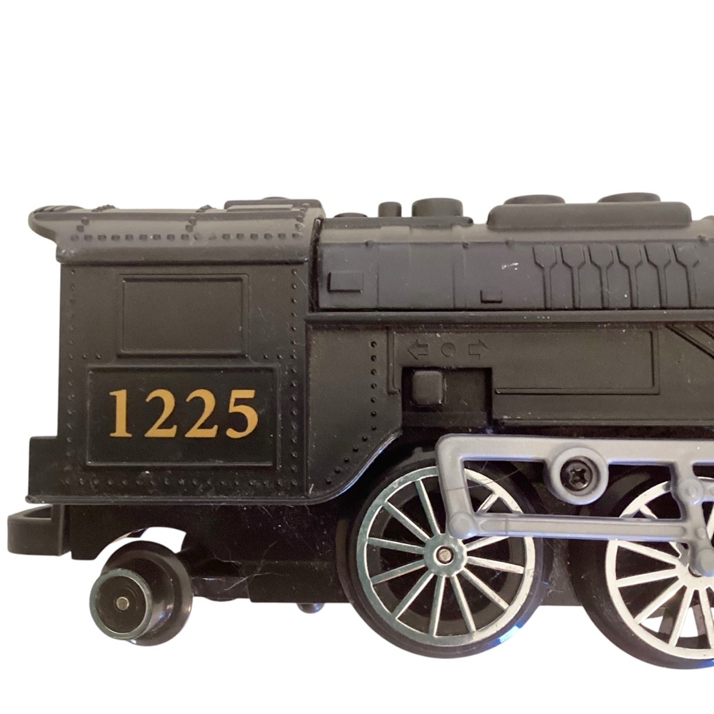 The Polar Express Train Locomotive Engine & Passenger Car - Picture 6 of 16
